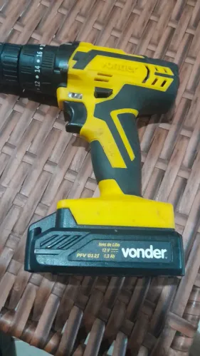 Vendo duas parafusadeira vonder de 20v e 12v bem conservadas