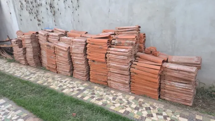 Vendo Lote de Telhas Coloniais Usadas