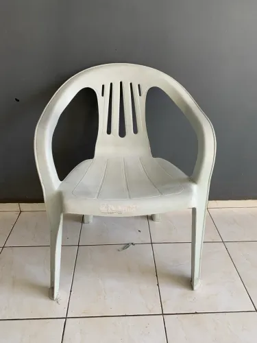 Cadeira plástico até 120kg