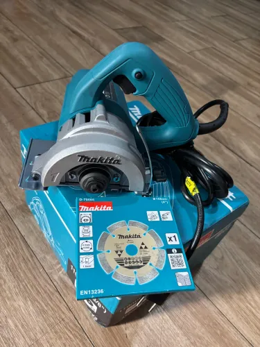 Serra mármore Makita 127V 1300W de potência acompanha 01 Dios.