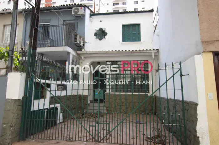 Al Lorena, rua consolidada no comercio de alto padrão.