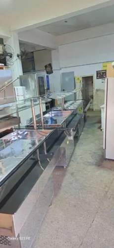 Módulo com Cubas Gastronômicas (Pista Quente ou Fria): fria requer manutenção