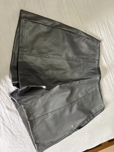 Shorts de corino preto - M