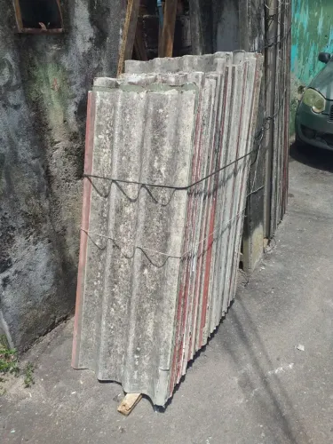 Vende-se 150 telhas pequenas , detalhes na descrição 