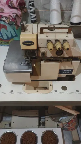 Maquina de costura industrial overloc