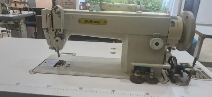 Máquina de Costura Industrial Reta - Lançadeira grande