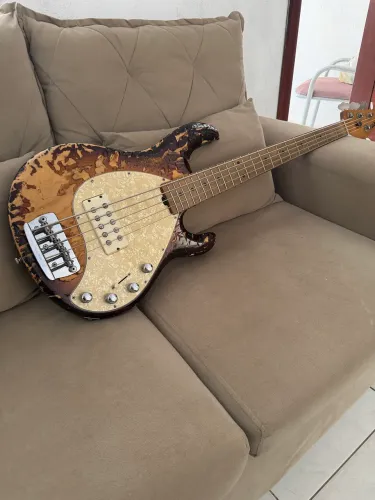 Contrabaixo music man relic 2005
