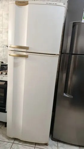 Geladeira Electrolux 359L