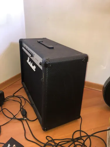 Amplificador Marshall MG Carbon Fibre MG102CFX Transistor para guitarra de 100W cor preto