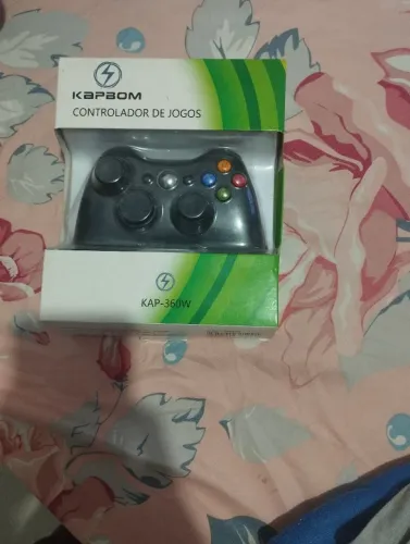 Controle de Xbox260 nunca usado, vem com carregador e outra bateria sobrando