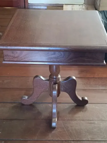Mesa de canto sucupira