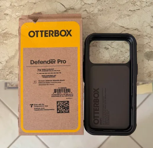 Capa Otterbox Defender PRO iPhone 17 Pro Max