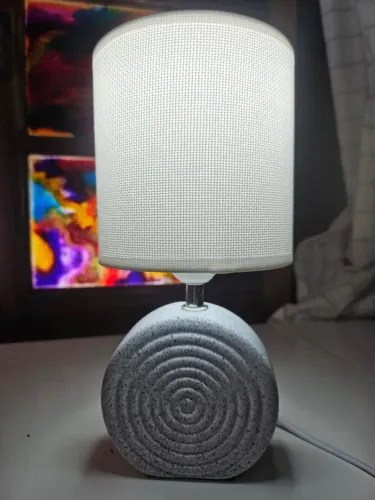Luminária de mesa decorativa com base de cerâmica 
