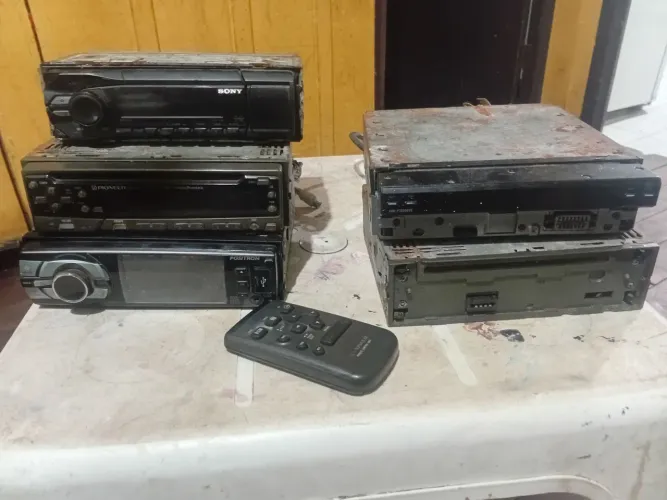 Vendo este lote de radio como estão nas fotos leia a descrição