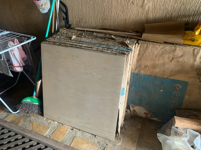 Vendo 60 m2 de piso porcelanato travertino 80 x 80 cm na caixa , valor 3.000,00