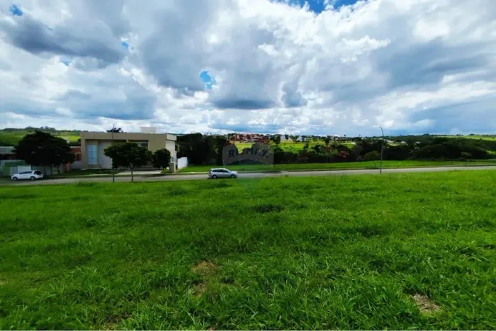 terreno escriturado com vista no condomínio Residencial 1 Alphaville Brasília com 607,34m²