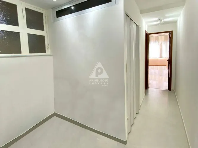 Sala a venda em Copacabana! Vista livre!
