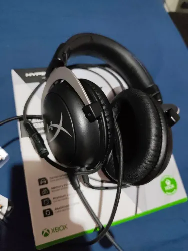 FONE DE OUVIDO GAMER HYPERCROUND X COM PILHAS RECARREGÁVEIS