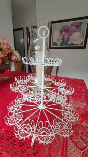 Árvore de metal para decoração de doces em festas