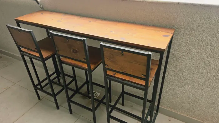 Aparador com banquetas