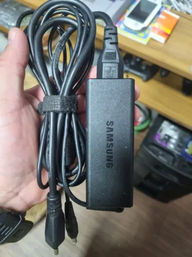 Carregador de Notebook Samsung