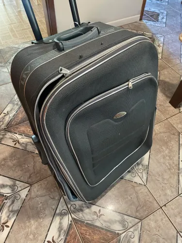 Mala Grande usada em ótimo estado