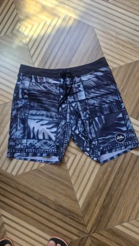 3 bermudas tam 42 Foxton, RVCA e Hurley