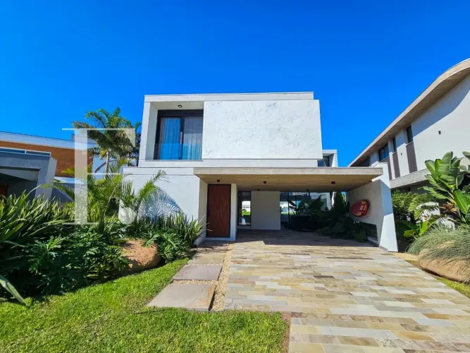Casa à Venda no Condomínio Enseada