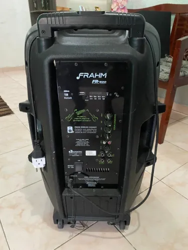Caixa De Som Ativa Multiuso Frahm PW 600 WIRELESS 600W Bluetooth Bivolt