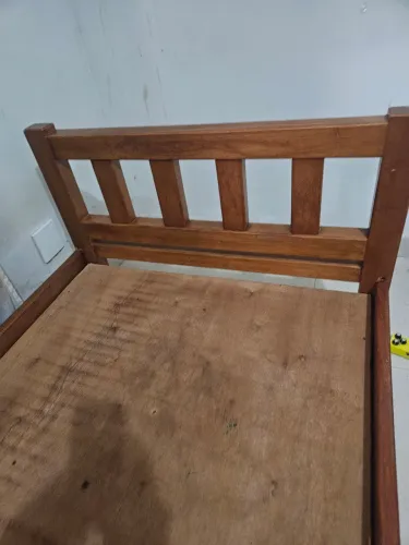 Cama de solteiro de madeira (não faço entrega)