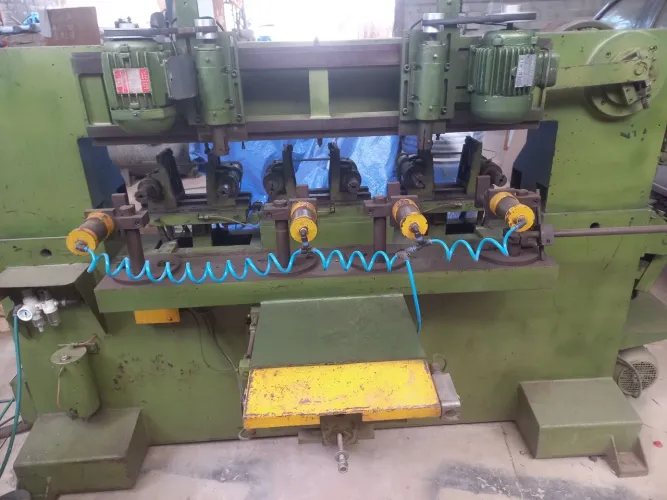 FURADEIRA MULTIPLA OSCILANTE PNEUMATICA HARWAR 8 CABEÇOTE 6 HORIZONTAIS E 2 VERTICAIS .