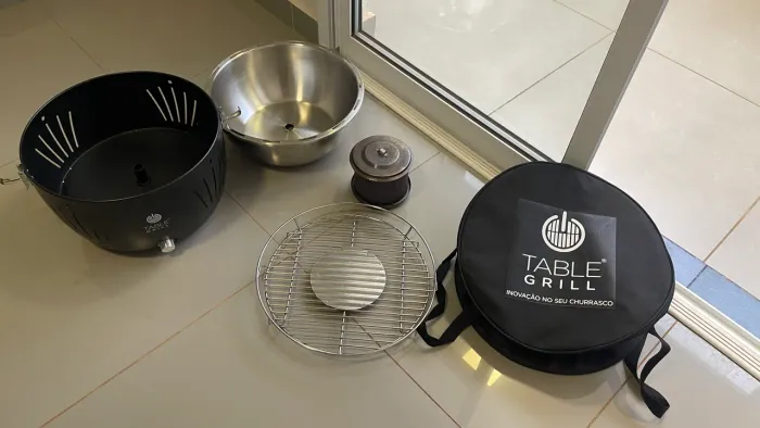 Churrasqueira de Mesa Portátil a Carvão Table Grill - Com Ventilador Interno