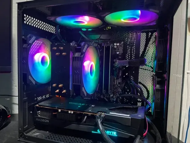 PC Gamer Ryzen 5 5600X + RX 7600 8GB