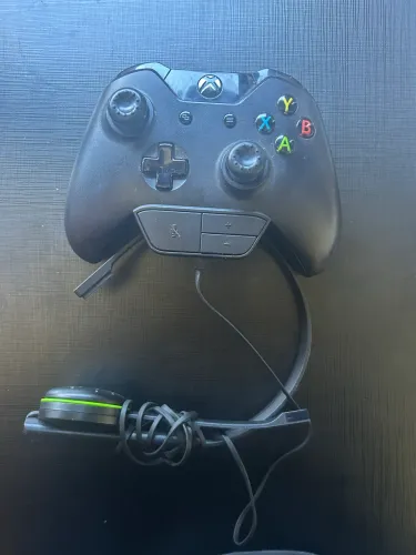 Controle Xbox One + Fone