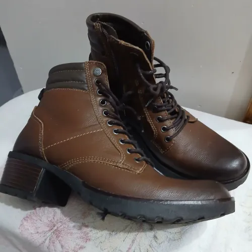 Bota couro legítimo 