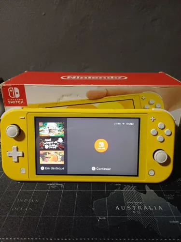 Nintendo Switch Lite - Caixa, carregador e manuais