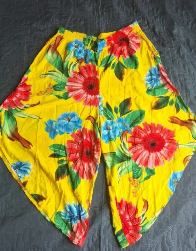 Calça Pantacourt Envelope Floral - Amarela e Vibrante