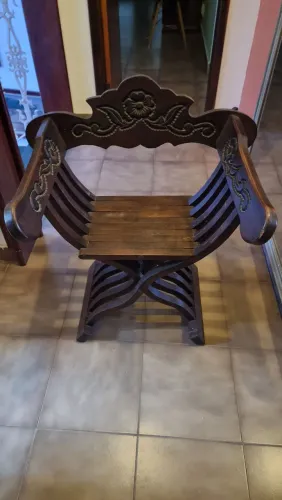 Banco antigo de madeira