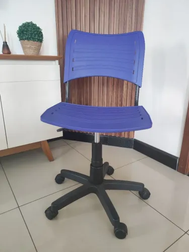 Cadeira de Escritório Plus Giratória Azul 