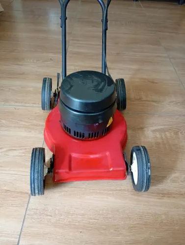 Máquina de cortar grama 300 reais 