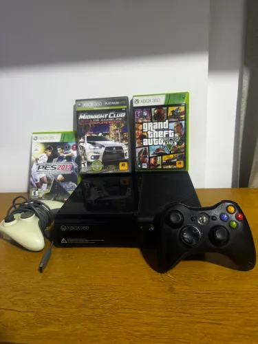 Xbox 360 Slim 256GB + GTA V