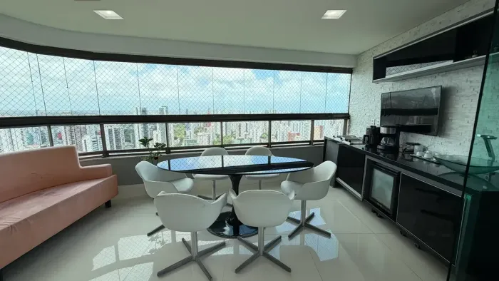 Jardim Beira Rio | 230 m², andar alto, 4 suítes, varanda gourmet, 3 vagas com tomada para 