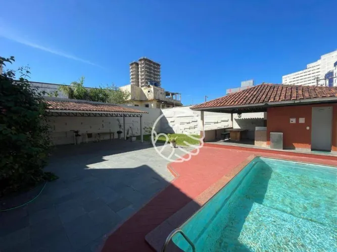 Casa com 5 quartos sendo 4 suites, piscina, sauna e campinho à venda, 540 m² por R$ 2.400.