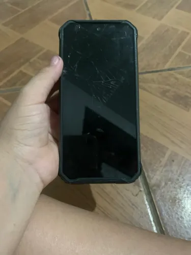 Celular indestrutível com alguns problemas