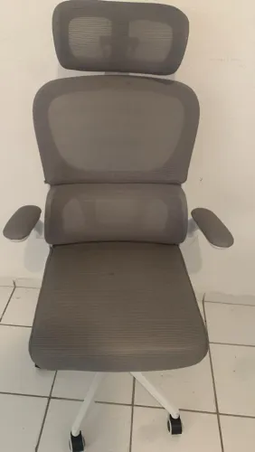 Cadeira ergonomica com encosto de cabeça e tecido anti transpiração