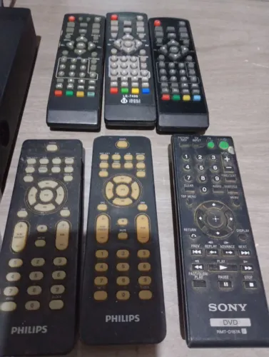 Controle remoto de DVDS e conversor digital