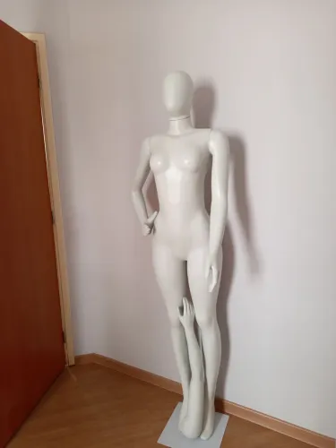 Manequim feminino