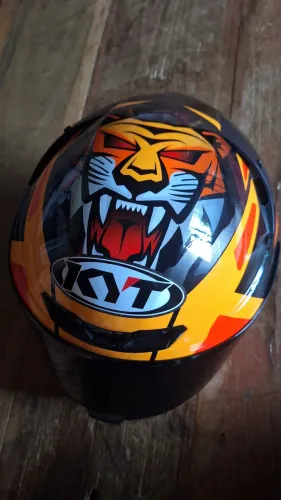 Vendo Capacete KYT Course Antonelli praticamente NOVO 
