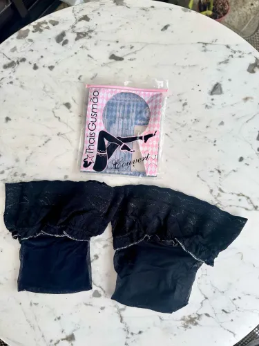 Meia 7/8 Thaís Gusmão com renda e silicone preta