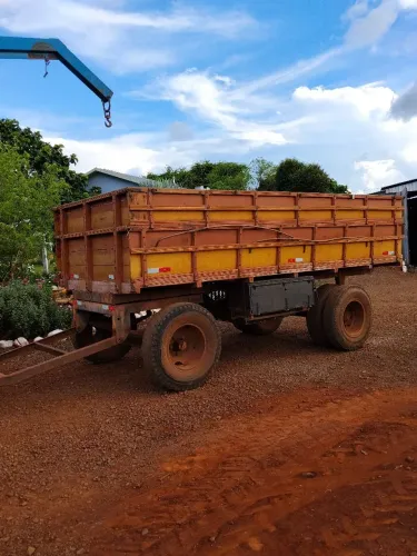 Vendo caretao com chassis de caminhao